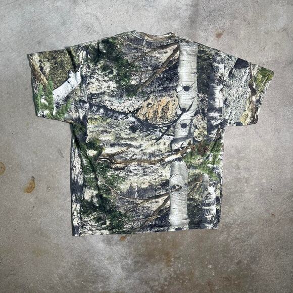 Mossy Oak Camouflage Tee Mens XL Nature Outdoors Tan Brown Green AOP Logo Shirt - Picture 2 of 3